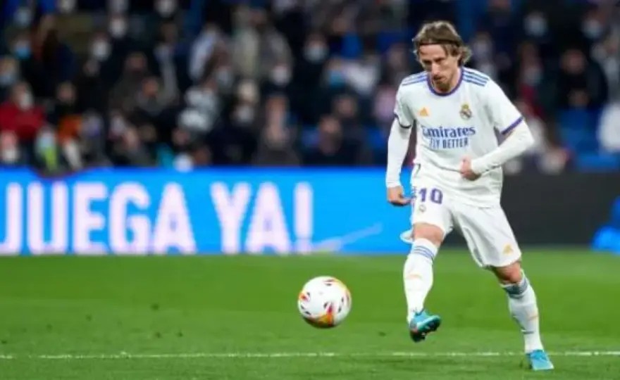 惯用左脚踢球的人比较强？